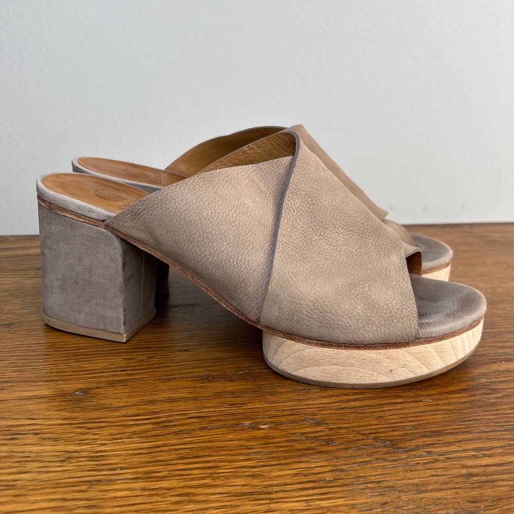 Coclico Size 38 • Nude Beige Leather Sandal Heels